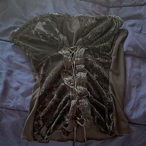 I’m selling a goth laced coreset for all the people that like goth and grunge🖤.